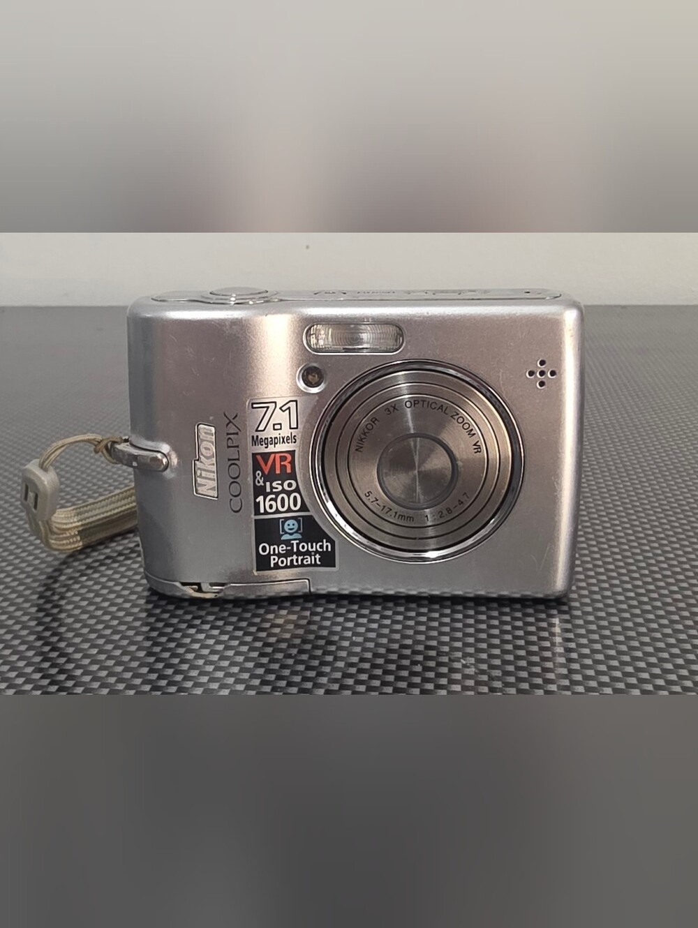 Nikon Coolpix L12 7.1MP Silver Digital Camera Powers On - For Parts or Repair